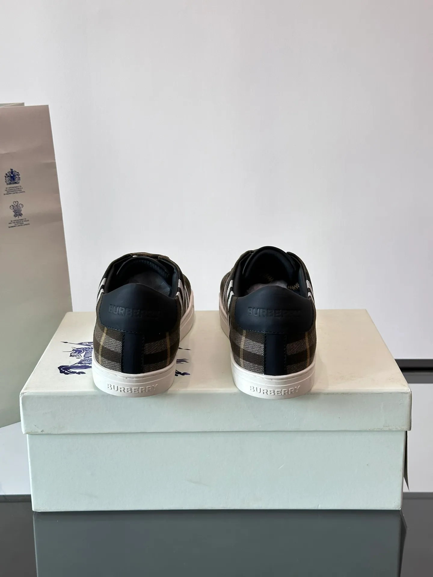 Men's shoes 💰p380 "Burberr＊" men's classic low-top sneakers, reinterpreted with Vintage retro plaid cotton and cowhide materials, decorated with a new brand logo. First-layer sheepskin lining, embossed Burberry lettering logo on the heel, T men's shoes 💰pU original outsole! Size: 38-44 (38.45 customized)